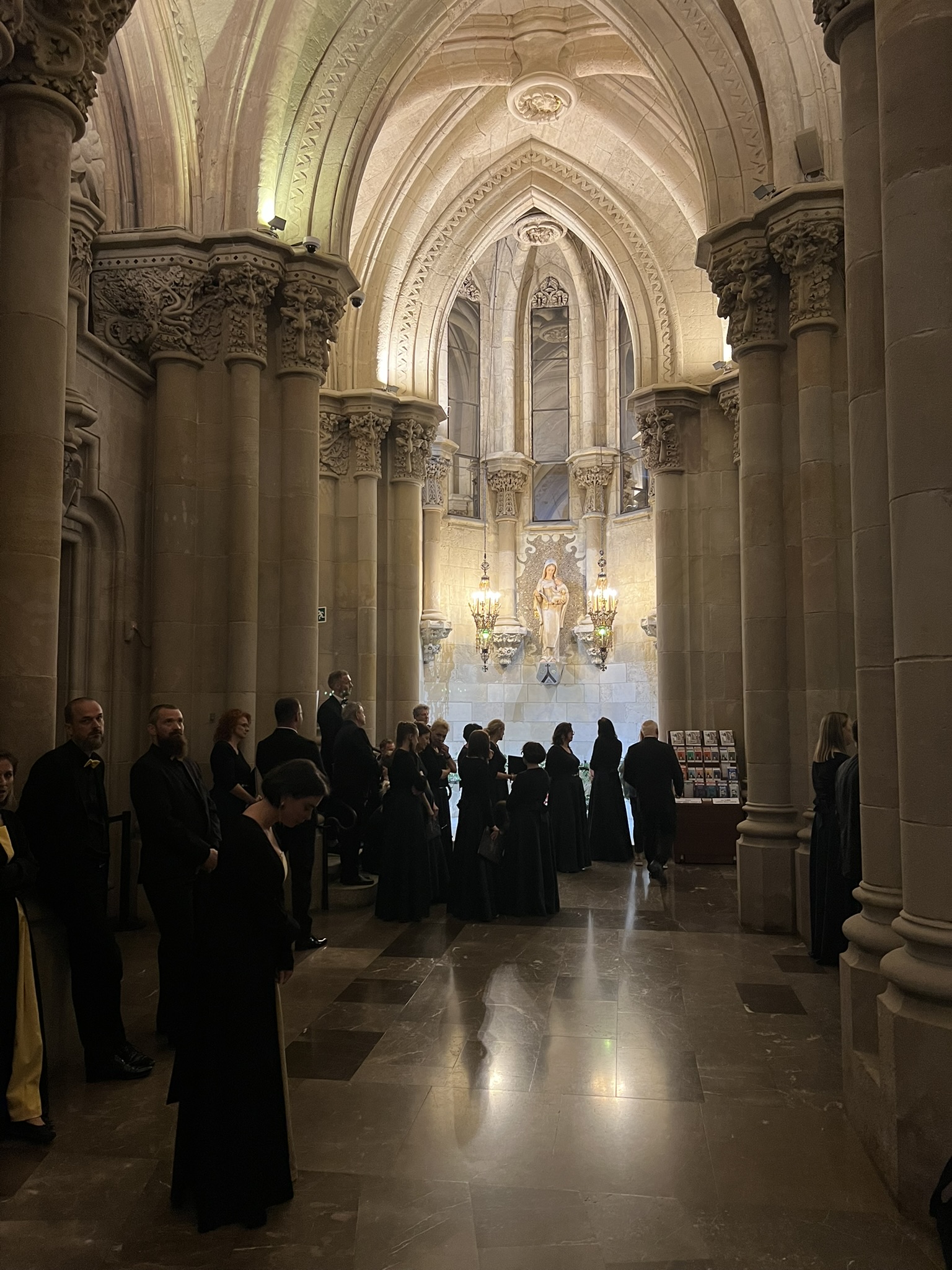 Wnętrze kaplicy - krypty kościoła Sagrada Familia w Barcelonie, w której występował Chór w koncercie w ramach festiwalu.
